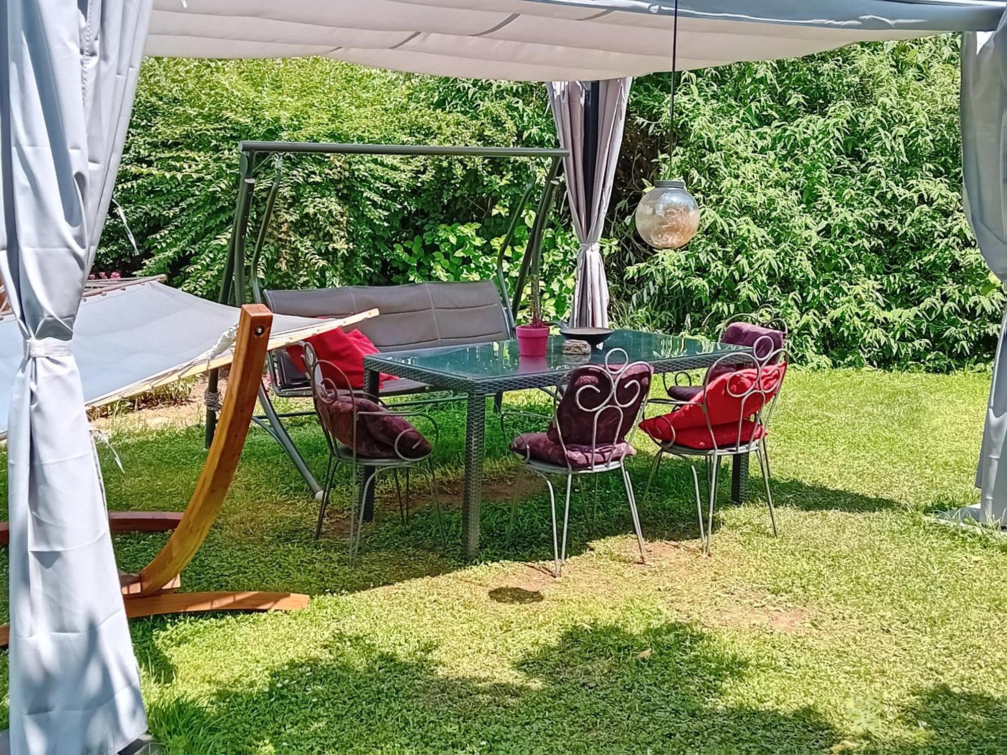 Camping Under The Walnut In Your Own Tent On A Shared Lot And Shared Bathroom 卢布尔雅那 外观 照片